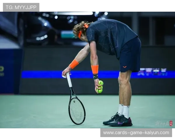 网球天才用奇葩发球方式震惊现场