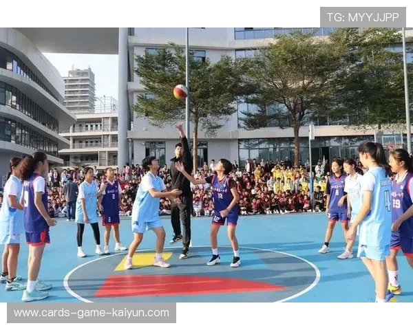 篮球少年连续三次扣飞被教练罚跑 篮球少年连续三次扣飞被教练罚跑