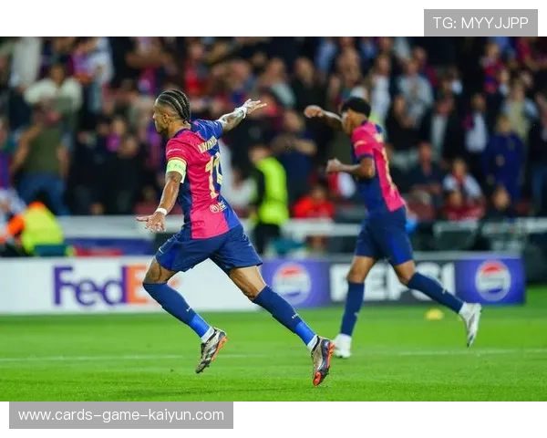 拉菲尼亚补射门前抢点巴萨完成绝杀