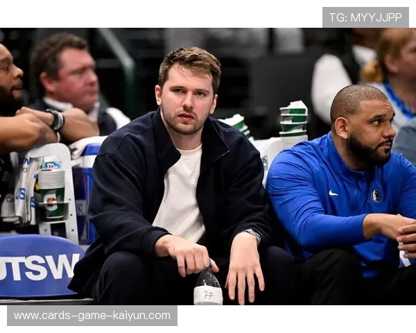 东契奇后撤一步，达拉斯独行侠拿到想要的出手