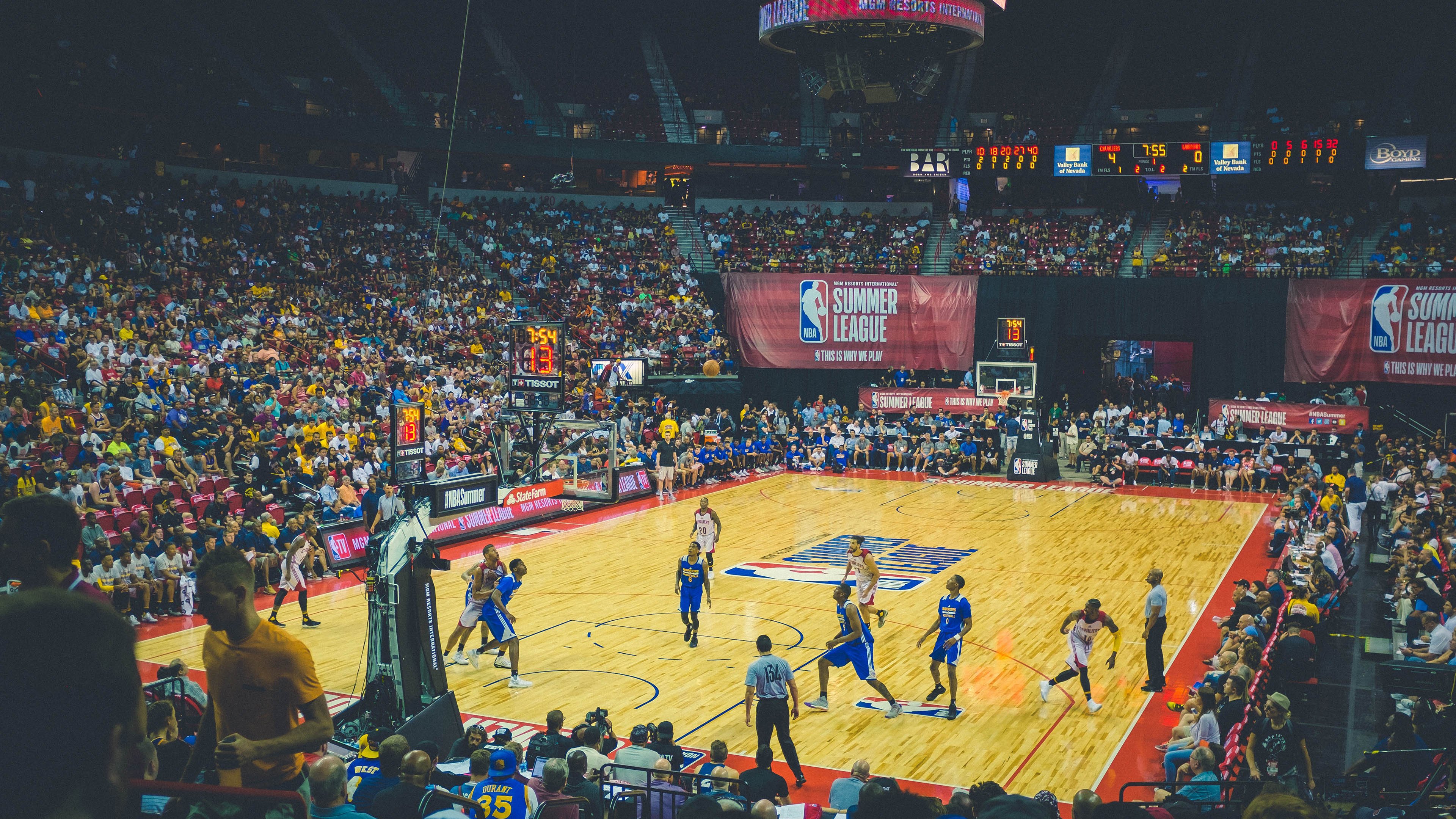 “营地Slackline扁带平衡公开赛” 大人小孩排队上阵